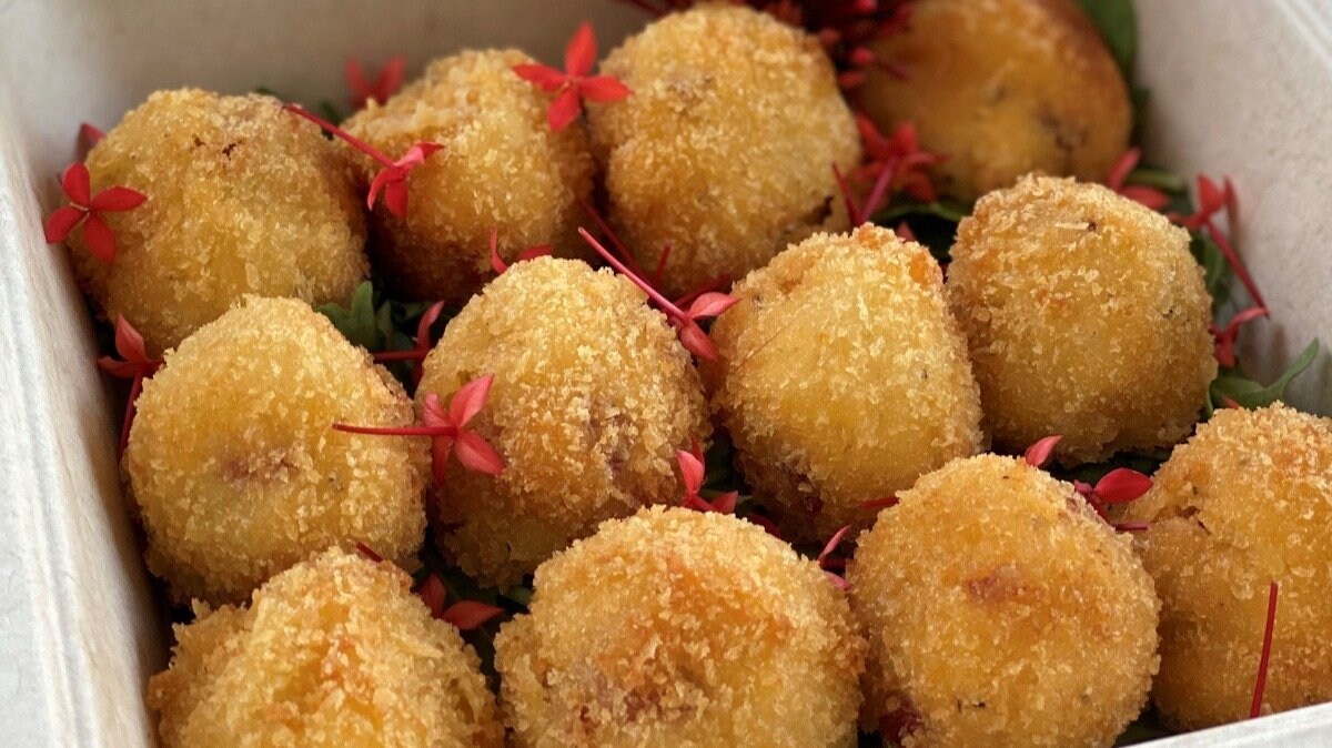 Croquettes de jambon de Virginie et de cheddar avec aïoli à la moutarde en grains – - Recette Croquettes de jambon de Virginie et de cheddar avec aïoli à la moutarde en grains – - Recette