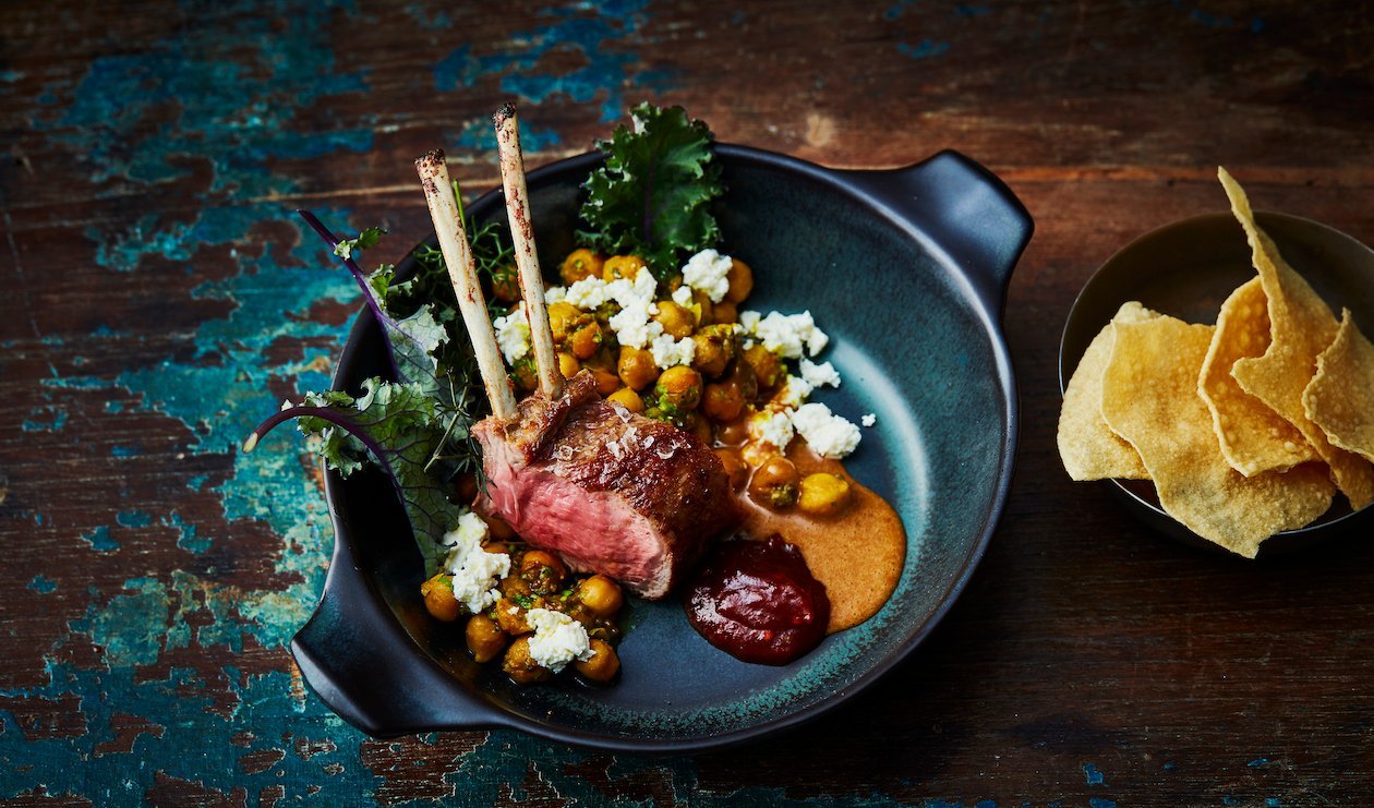 Carré d'agneau avec haricots garbanzo, marmelade de tomates et sauce au tamarin – - Recette Carré d'agneau avec haricots garbanzo, marmelade de tomates et sauce au tamarin – - Recette