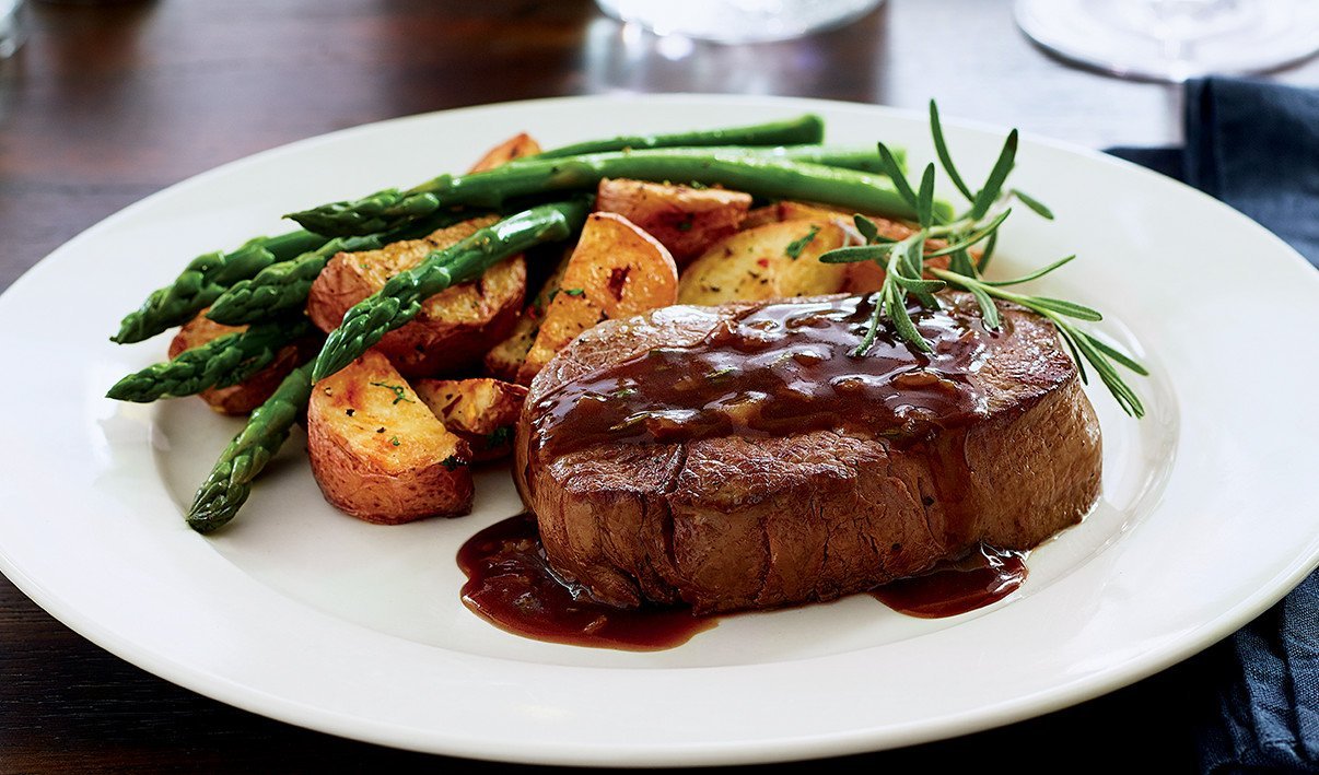 Filet Mignon with Garlic and Rosemary Sauce – - Recipe