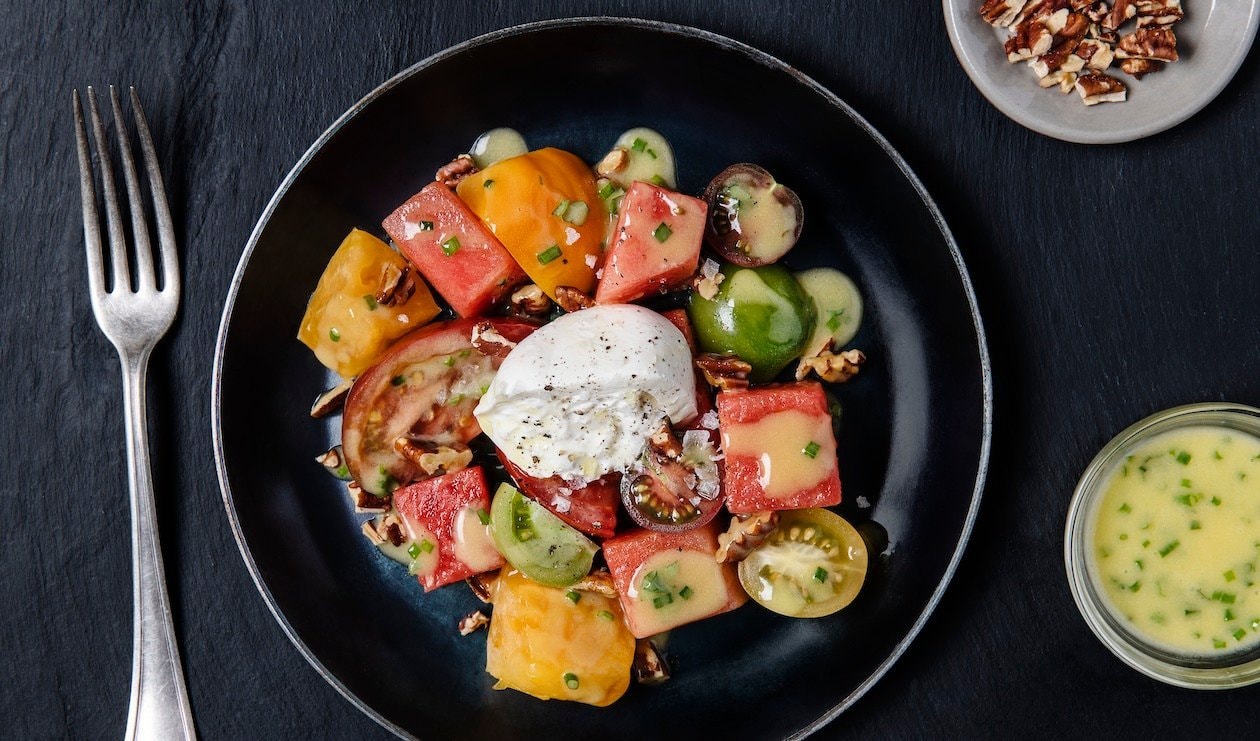 Salade de Tomates Ancestrales, Melon d’eau et Burrata – - Recette