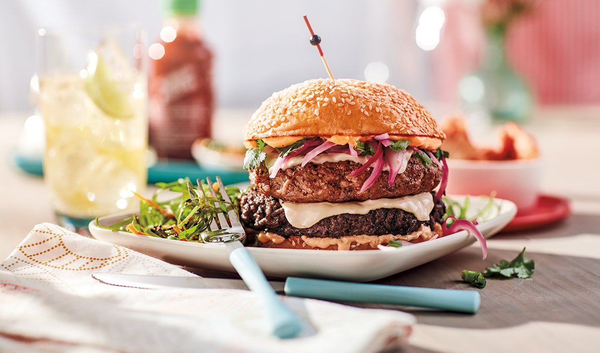 Hamburger Double au Fromage Epicé à la Coréenne – - Recette