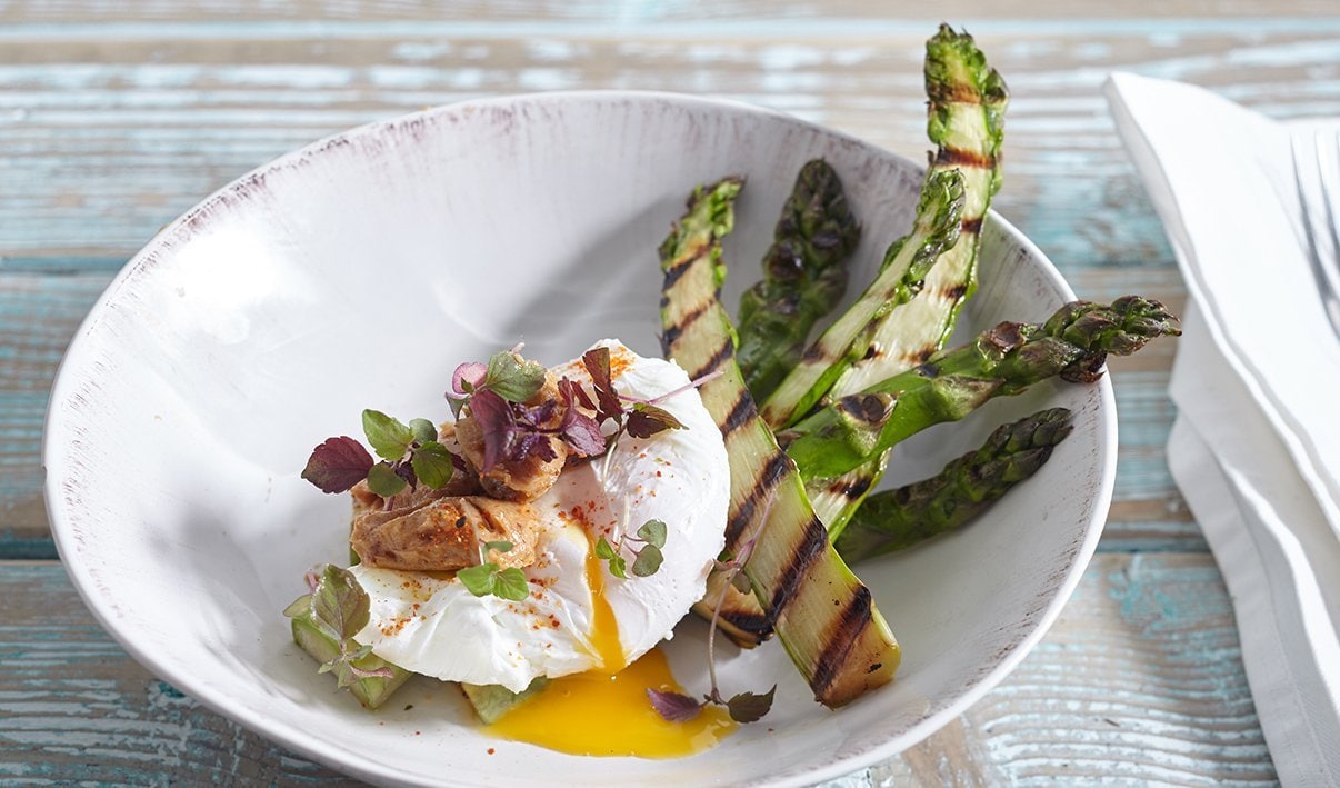 Grilled Asparagus with Misobutter, Poached Egg and Togarashi – - Recipe