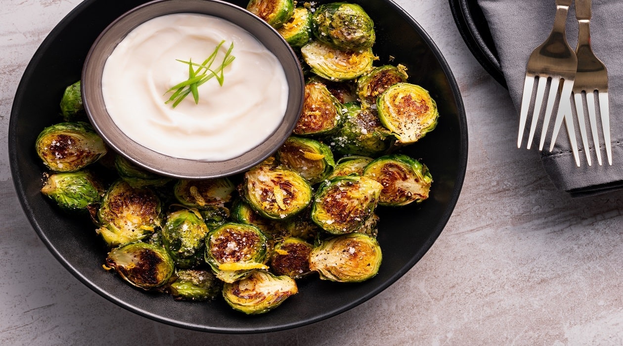 Crispy Brussel Sprouts with Creamy Mayo Dip – - Recipe