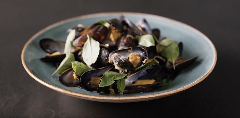Chef Einav Prepares Steamed Mussels in Thai Broth