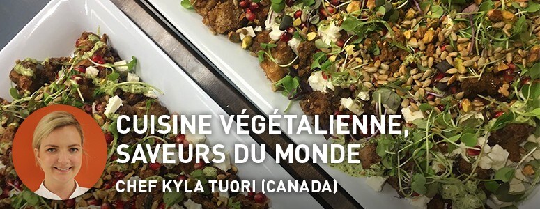 Portrait du chef Kyla avec photo de nourriture et salade d'inspiration végétalienne.